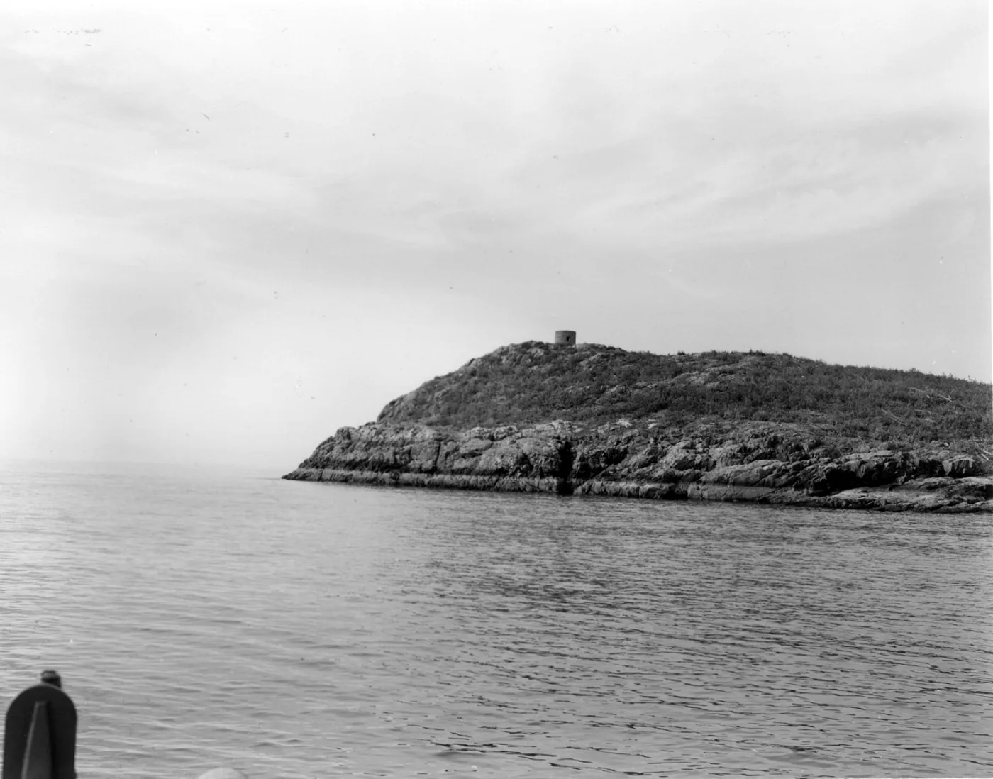 Great Head seen from the water, its slopes stripped of trees, with the small round stone teahouse on the summit